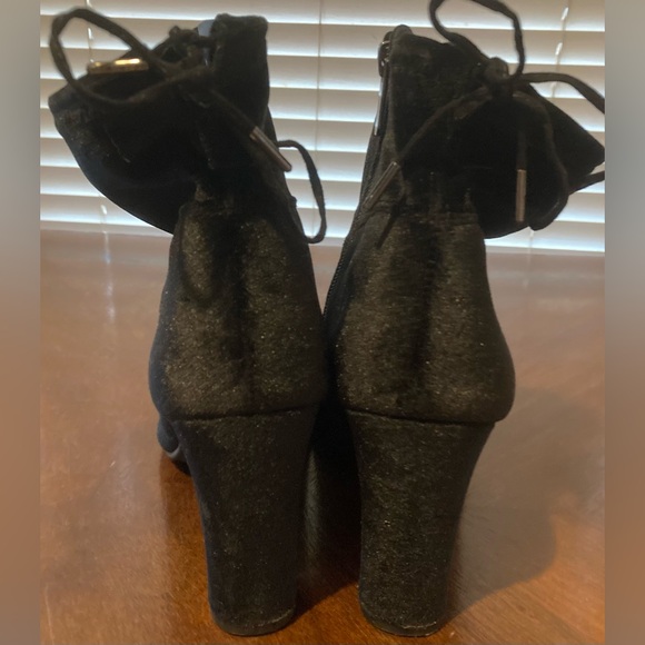 Ladies Size 8.5 Libby Edelman “Justine” Black 3 1/2” Bootie With Soft Satin Feel - Picture 8 of 17